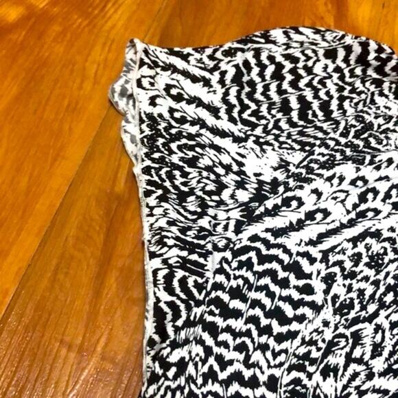 Essentials by Milano Black and White Dress Size Medium - Picture 7 of 9